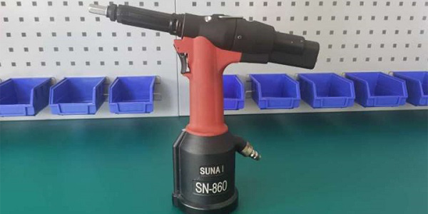 氣動拉鉚螺母槍拉好不退絲怎么解決呢？