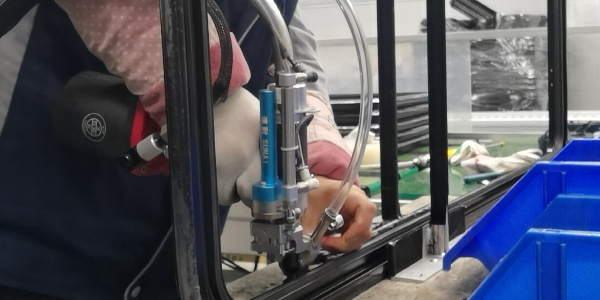 為什么要選擇自動拉鉚釘機？