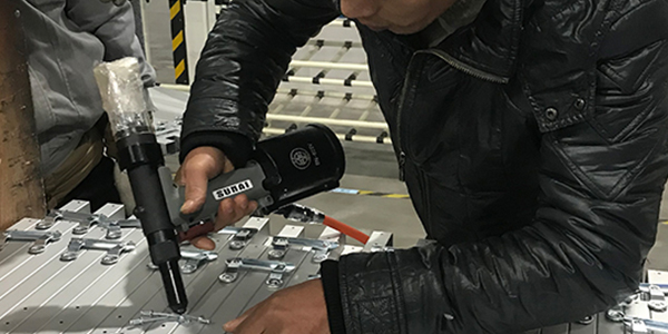 鉚釘槍的操作使用及維護保養(yǎng)