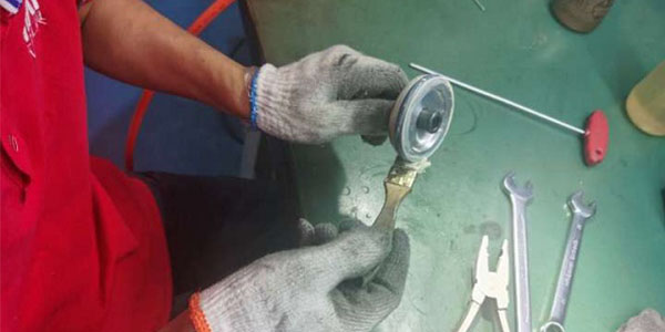 氣動拉鉚槍拉螺母后轉(zhuǎn)不出來（氣動拉鉚槍轉(zhuǎn)不出來怎么處理）