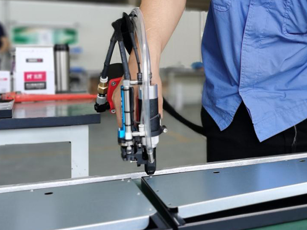 鉚釘槍型號(hào)怎么選擇？